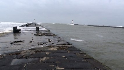 GRAU D'AGDE - MER AGITÉE ET COUP DE VENT