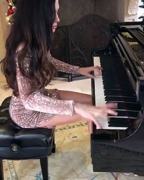 Incredible: woman plays Turkish March on piano || Incrível: mulher toca Marcha Turca no piano