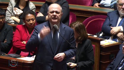 Caroline Cayeux : " Voilà 5 ans que vous êtes au pouvoir, et la situation n'a fait qu'empirer dans nos banlieues ! "