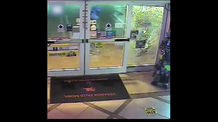 Ces 2 gars essaient de braquer une station service !