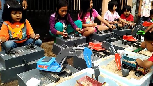 Pusat mainan excavator remote control Bandung WA 0821-1000