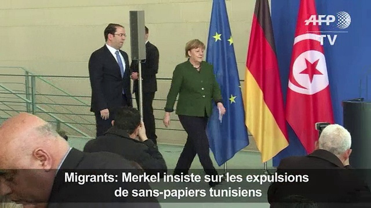Merkel insiste sur les expulsions de sans-papie...