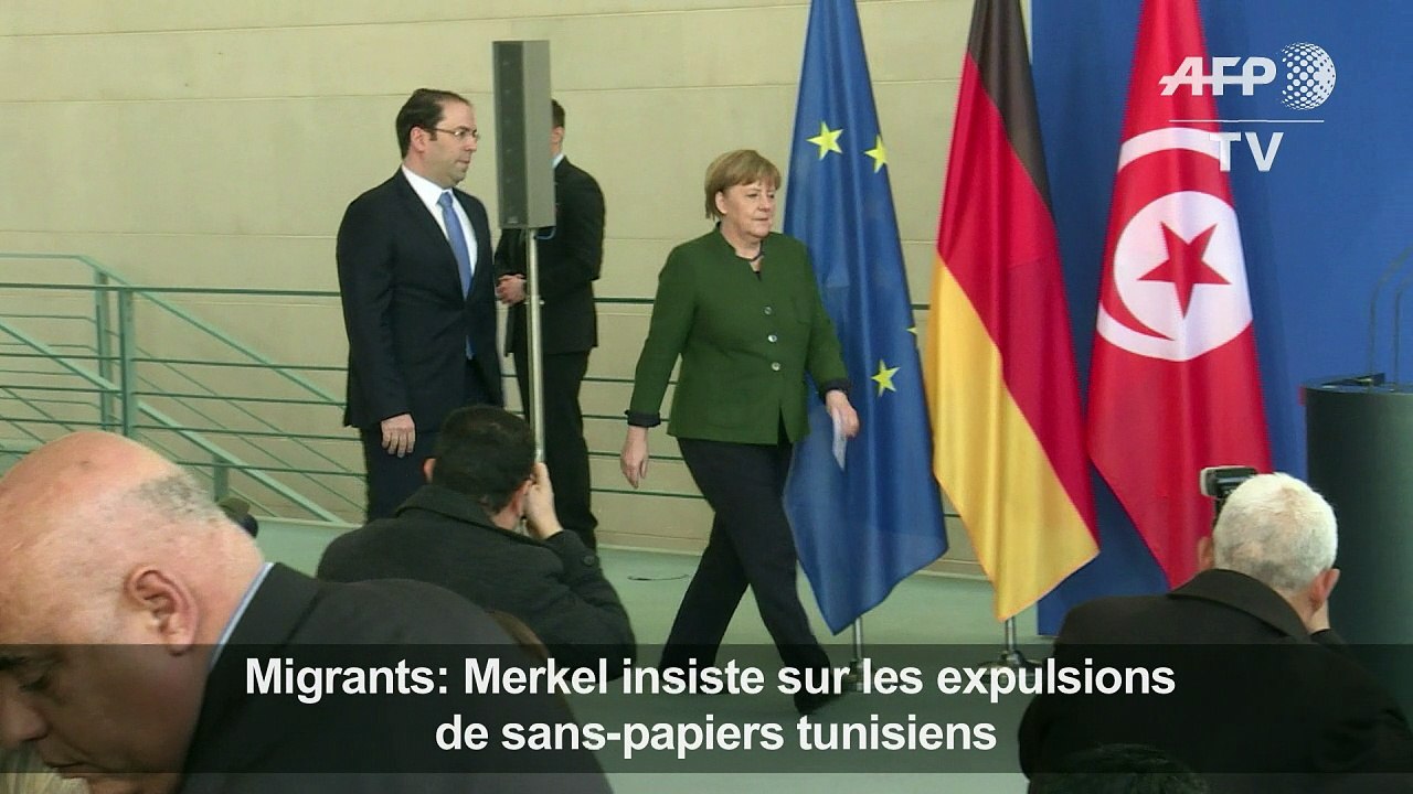 Merkel insiste sur les expulsions de sans-papie...