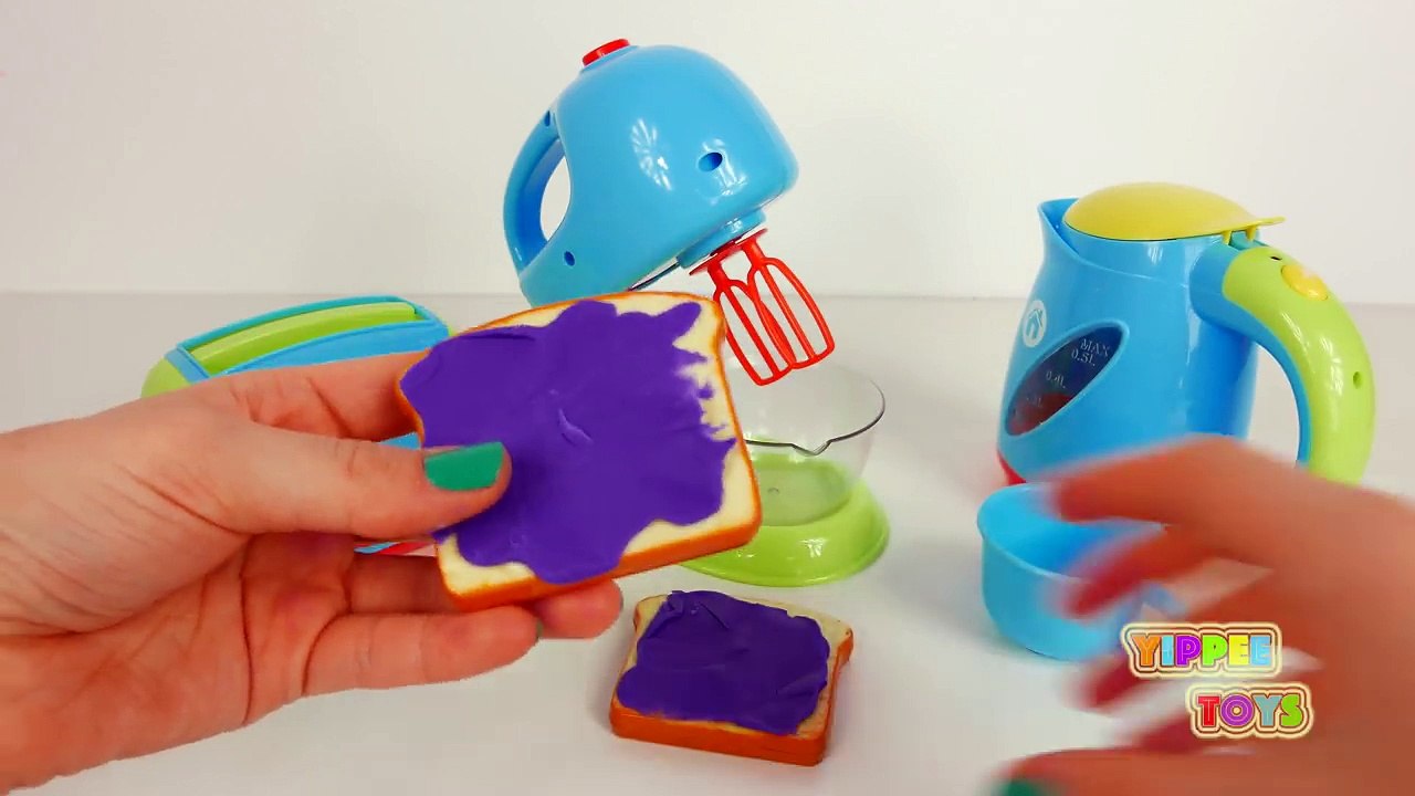 Toaster Mixer Kettle Kitchen Toy Playset Cooking with Candy and Play Doh