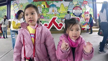 超好玩的遊樂園 小人國遊樂世界 我們在桃園的小人國 雲霄飛車 賽車玩具 摩天輪 模型玩具 超多遊樂設施 玩具開箱一起玩玩具Sunny Yummy Kids TOYs-ldF0H0Cl2jc