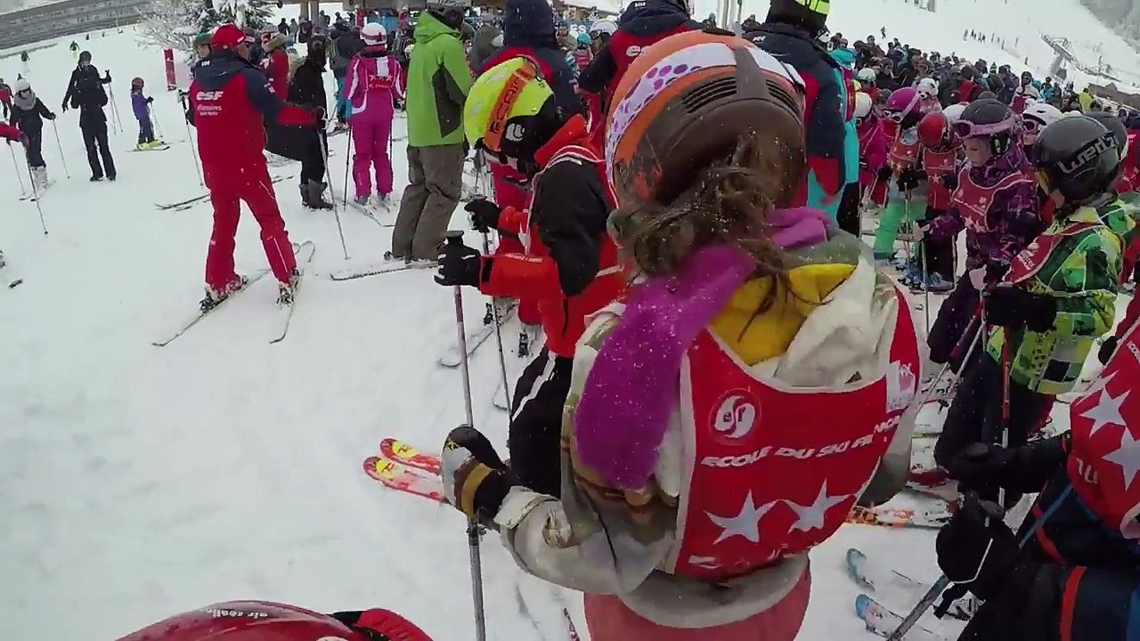 7 Jours Fous au Ski • #2 POUR JODIE QUI S'EST CASSÉ LE BRAS AU SKI • Du ski, de la luge, un sondage-HSnmZLfufI4