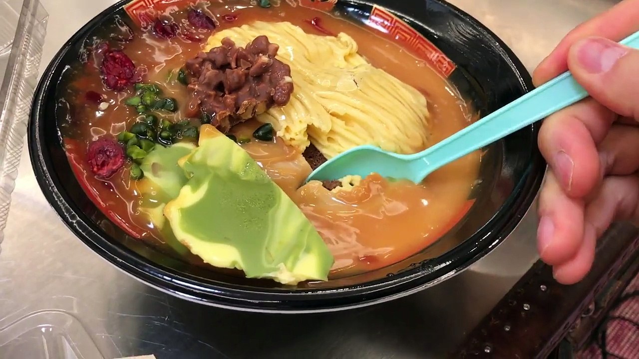 【大食い】担々麺、たこ焼き、カツ丼、メンチカツ、味噌汁【ヒカキン】-MYYJL1pe4xk