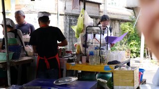 Thai Street Food of Your Dreams in Bangkok (ร้าน หน่องริมคลอง) - Giant Pad Kee Mao Crab!-5q6XOGXMrJA