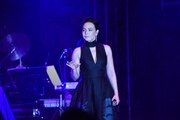 Ebru Gündeş, İzmir Konserinde Işık Sisteminin Azizliğine Uğradı