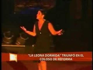 Lupita D'Alessio enseño los gluteos