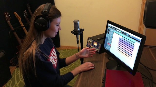 Elle refait une chanson de Michael Jackson avec ses mains et sa voix... Version incroyable!