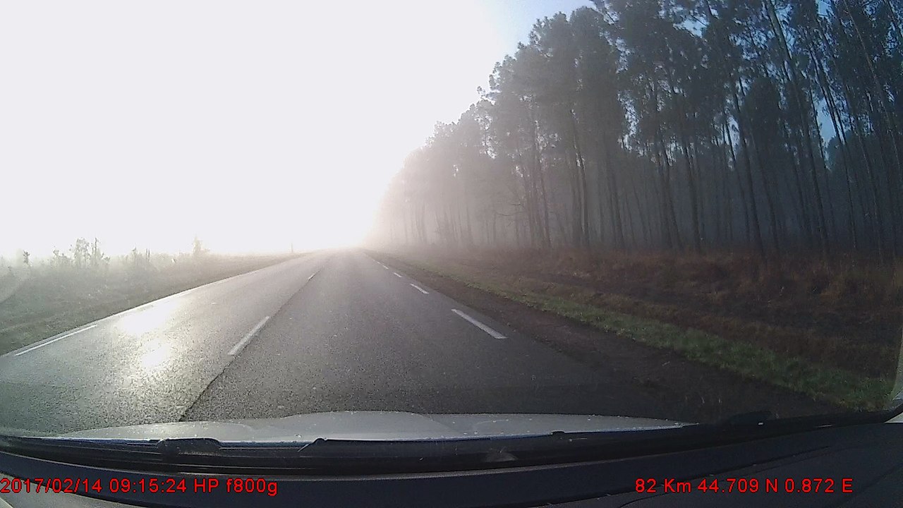 double dans le brouillard et camion arrive en face