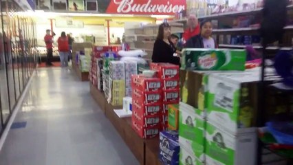 Supermarket aisles get cleared in Oroville after flood