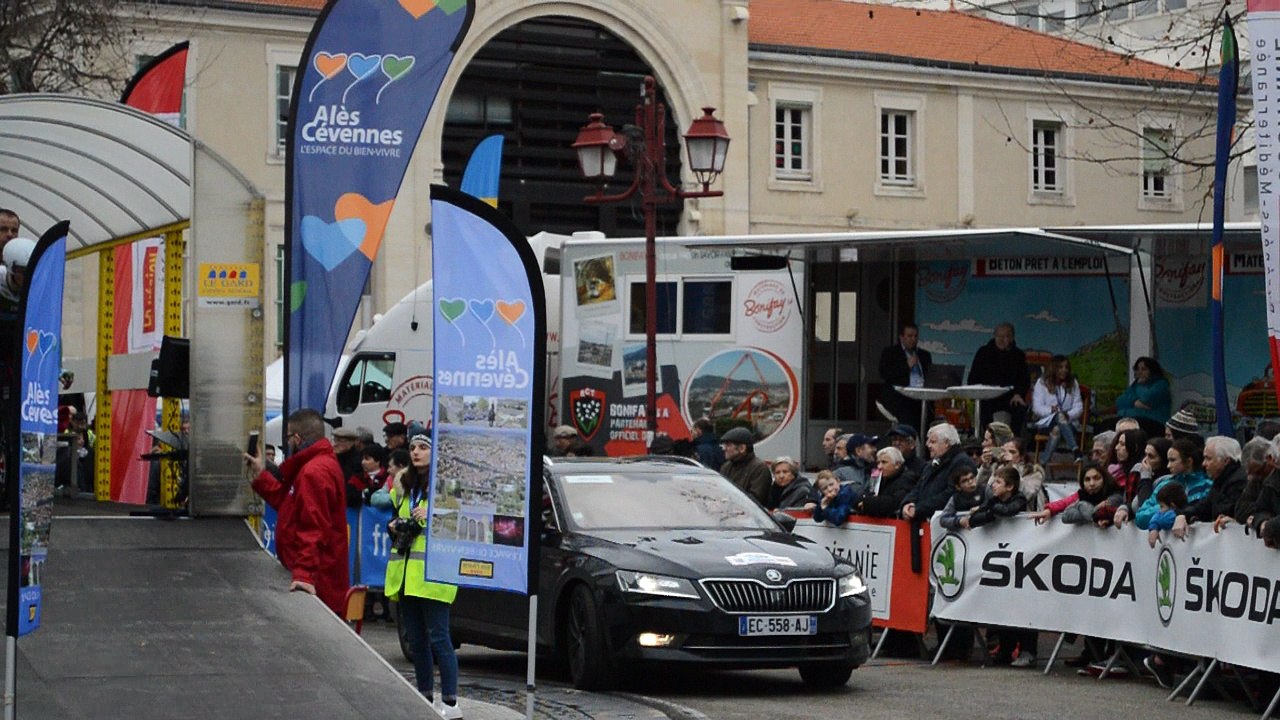 Etoile de Bessèges 2017/Contre la montre Alès-Ermitage/Ligne de départ place du Cratère en centre ville d'Alès
