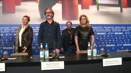 Berlinale : Deneuve et Frot présentent "Sage femme"