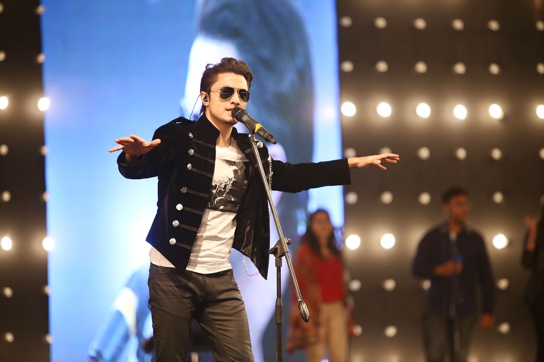 Ali Zafar singing the HBL PSL Anthem Ab Khel Jamay Ga!