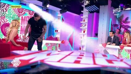 "Mad Mag" : la robe décolletée rouge de Maéva (Secret Story 10) fait fureur ! (Vidéo)