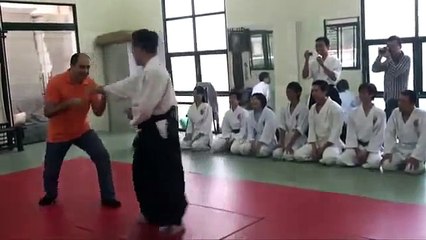 Türkün gücü Japon karate ustasını yere serdi...