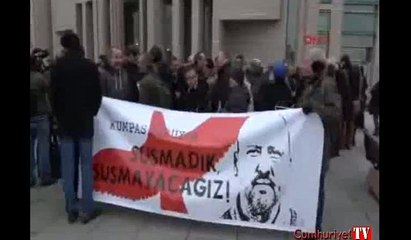 Odatv davası öncesi gazetecilerden adliye önünde açıklama