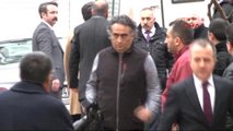 Kılıçdaroğlu, Minibüste Saldırıya Uğradığı Belirtilen Başörtülü Genç Kızı Ziyaret Etti
