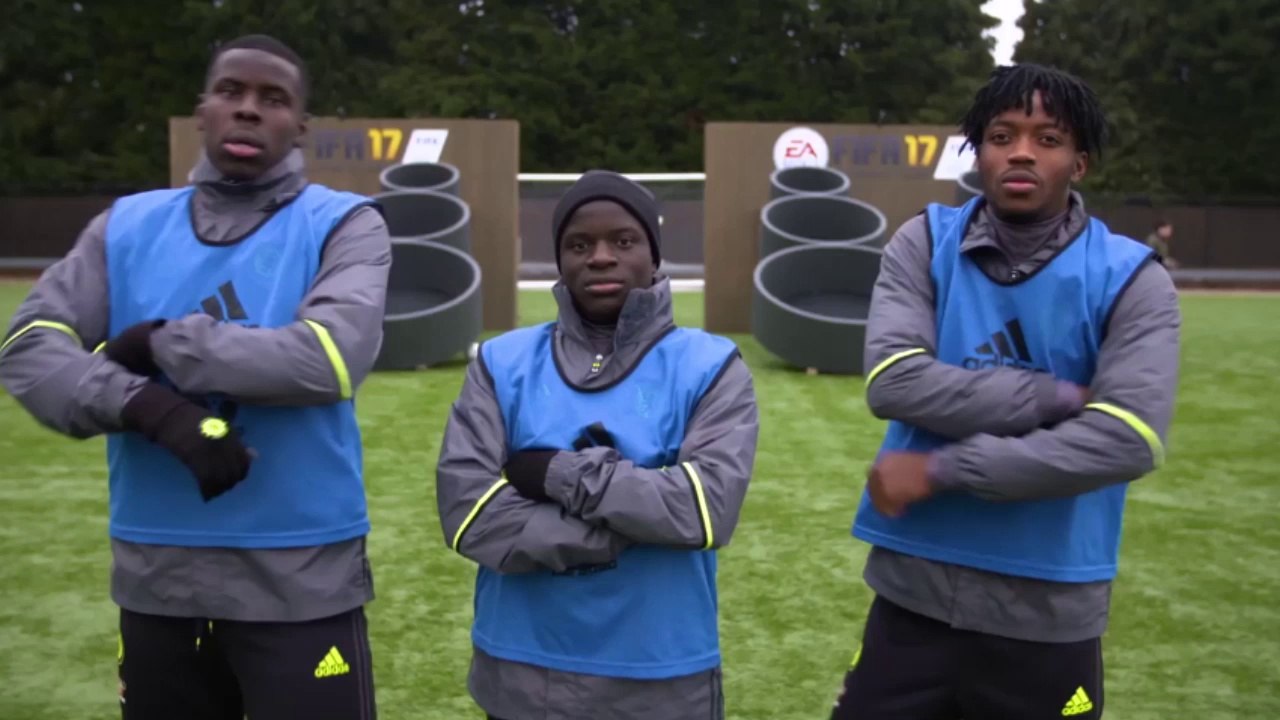 Les stars de Chelsea recréent un jeu FIFA 17 en vrai !
