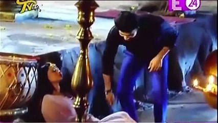 Mandir mein Rishi Tanuja - Kasam Tere Pyaar Ki