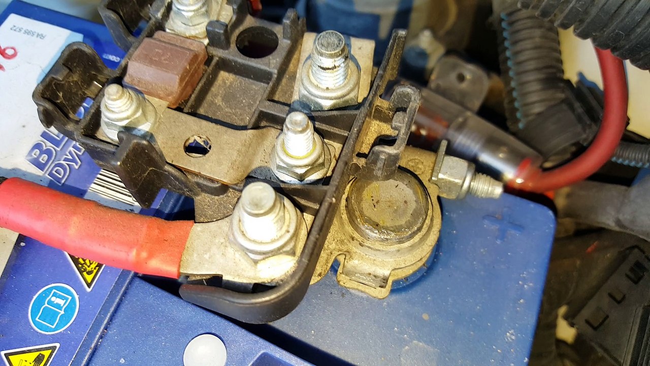 Fiat Grande Punto Motorraum Rundgang