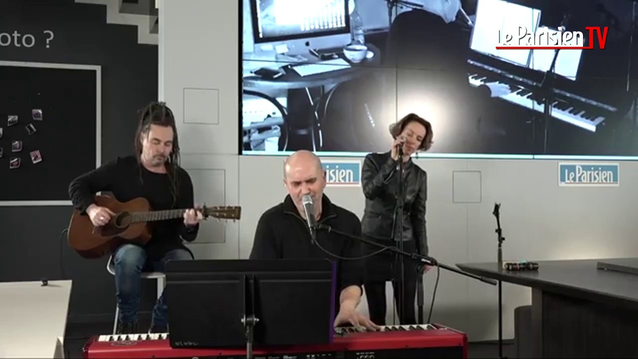 Art Mengo chante «Parlez d'amour» en live au Parisien