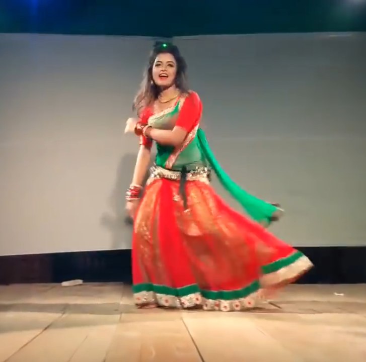 Bangladeshi hot dance#Holud dance dhaka with old hindi songs.
