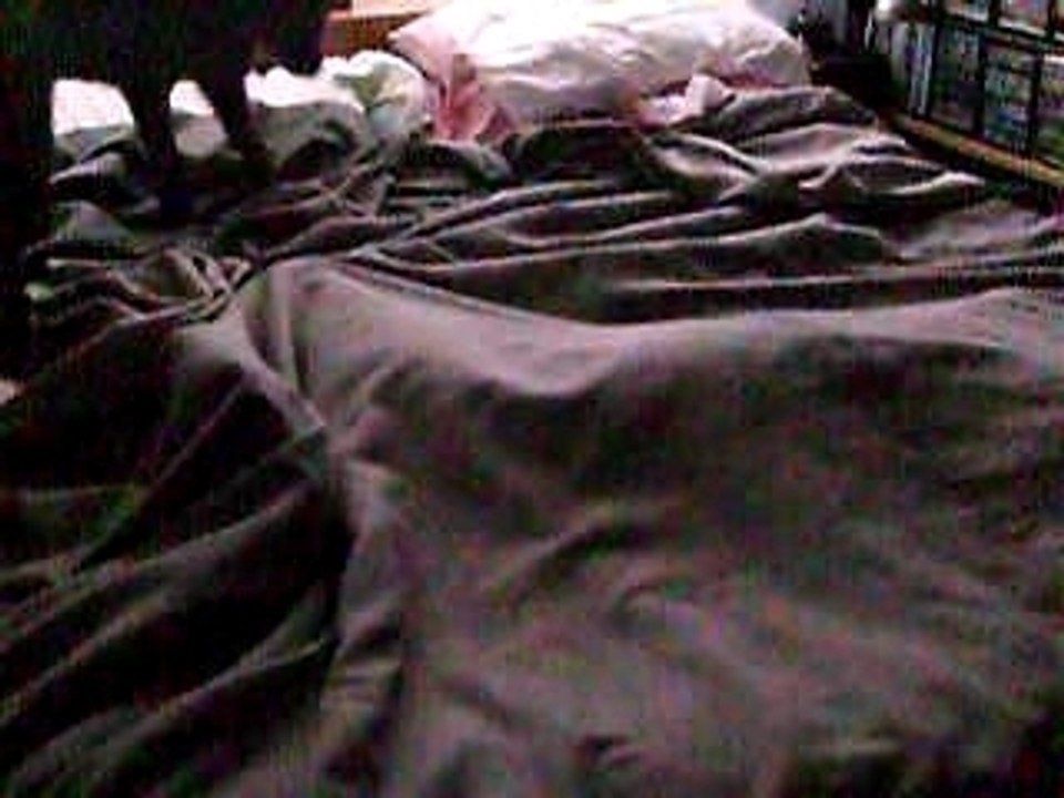 Keily dentro de la cama