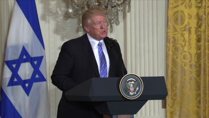 Trump, sommé de s'expliquer sur la Russie, dénonce les fuites