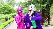 Гигантский Человек-Паук против Джокера и розовый Чело