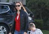 Solo Jennifer Garner Walks Son Samuel To School