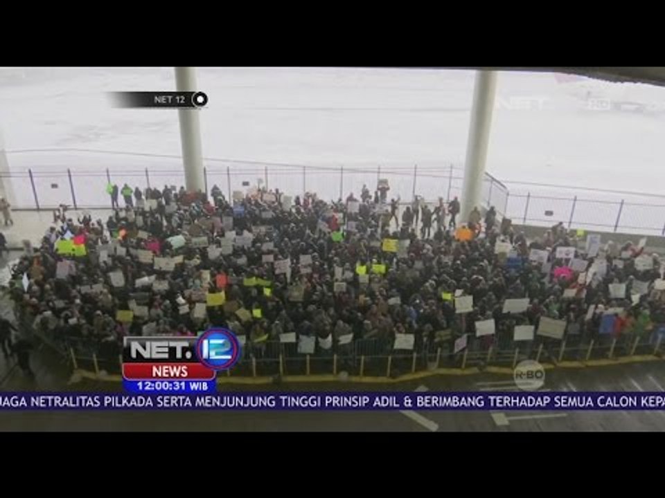 Warga Amerika Gelar Unjuk Rasa Protes Kebijakan Presiden Donald Trump - NET 12