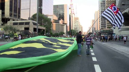 Download Video: Manifestantes fazem ato em defesa da Lava Jato em São Paulo