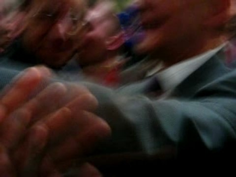 Bertrand Delanoé sous les applaudissements.