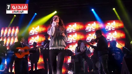 كارمن سليمان تغنى "مجنون رسمى" لايف