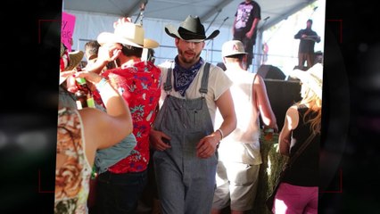 Mila Kunis & Ashton Kutcher get Down