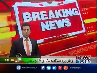 Young kids greet and stop Chairman PTI Imran Khan with supporting banners en route to Panama case hearing