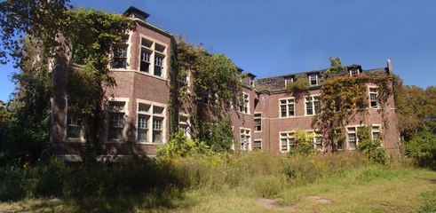 Top 10 Terrifying Mental Asylums