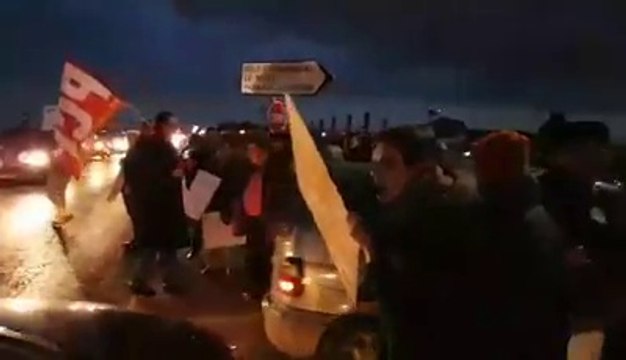 20170215-Margny-lès-Compiègne-P2017-Fillon : accueil en casseroles !