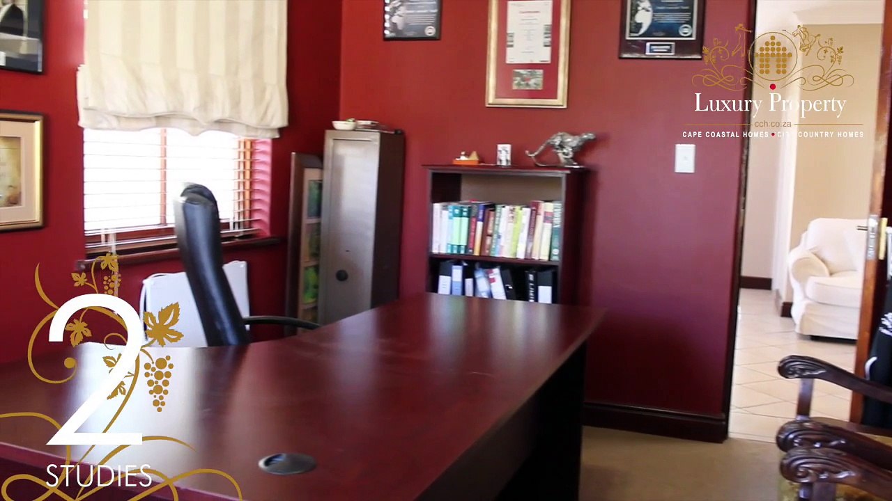 4 Bedroom House For Sale in Boschenmeer Golf & Country Estate