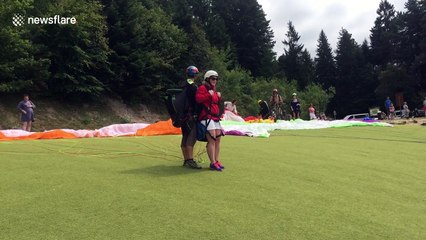 Paragliding take-off goes wrong