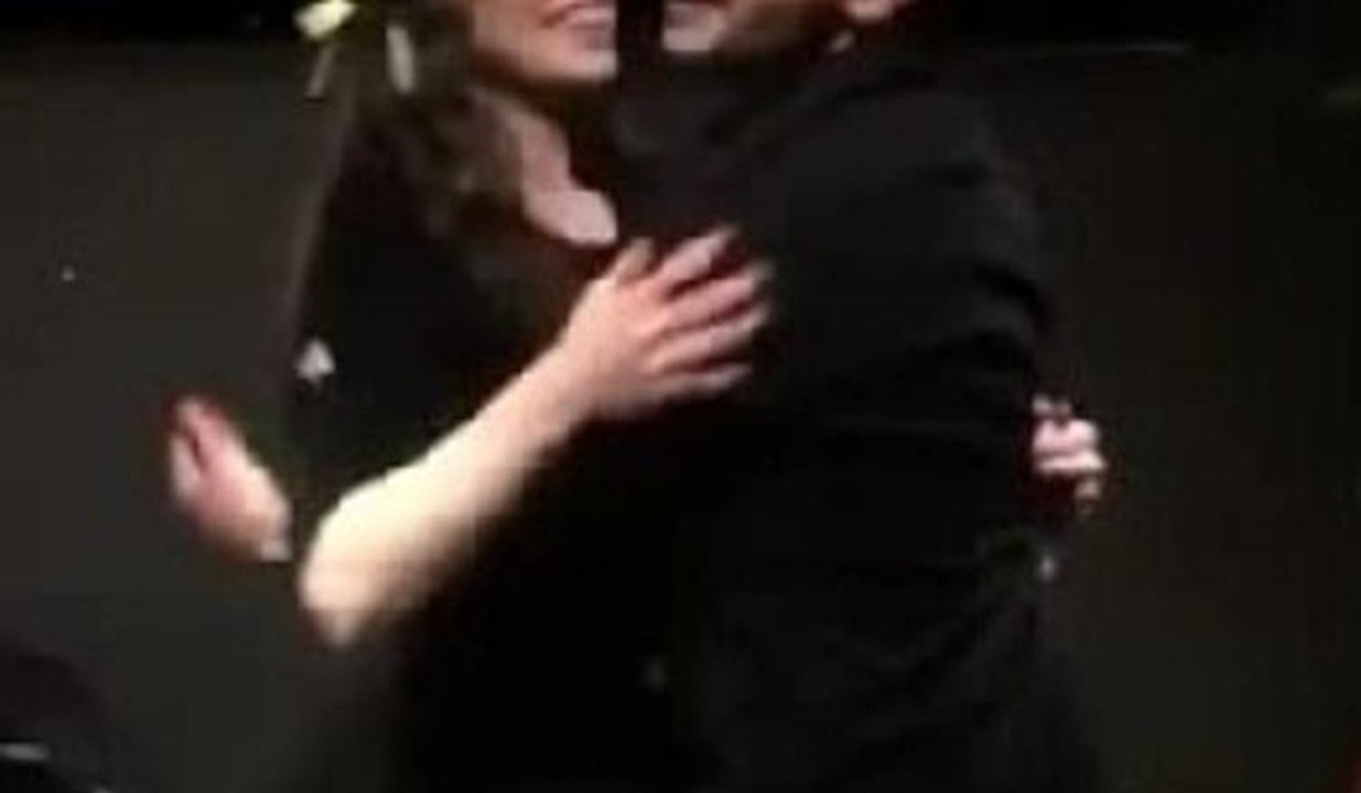 Rüzgar Erkoçlar'dan sevgilisi Tuğba Beyazoğlu'na evlenme teklifi