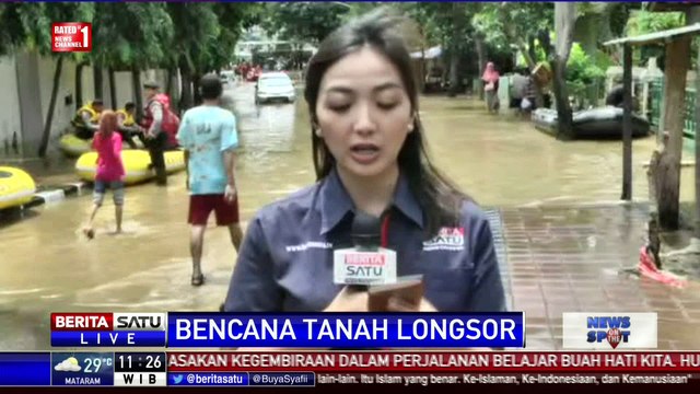 Tanah Longsor Melanda Jalur Utama Puncak-Bandung