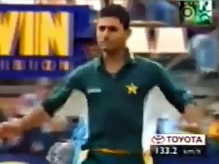 Abdul Razzaq Clean Bowled Sachin Tendulkar- WHAT a Delivery