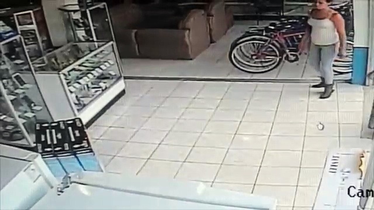 Sospechosa de hurto de pantalla de televisión