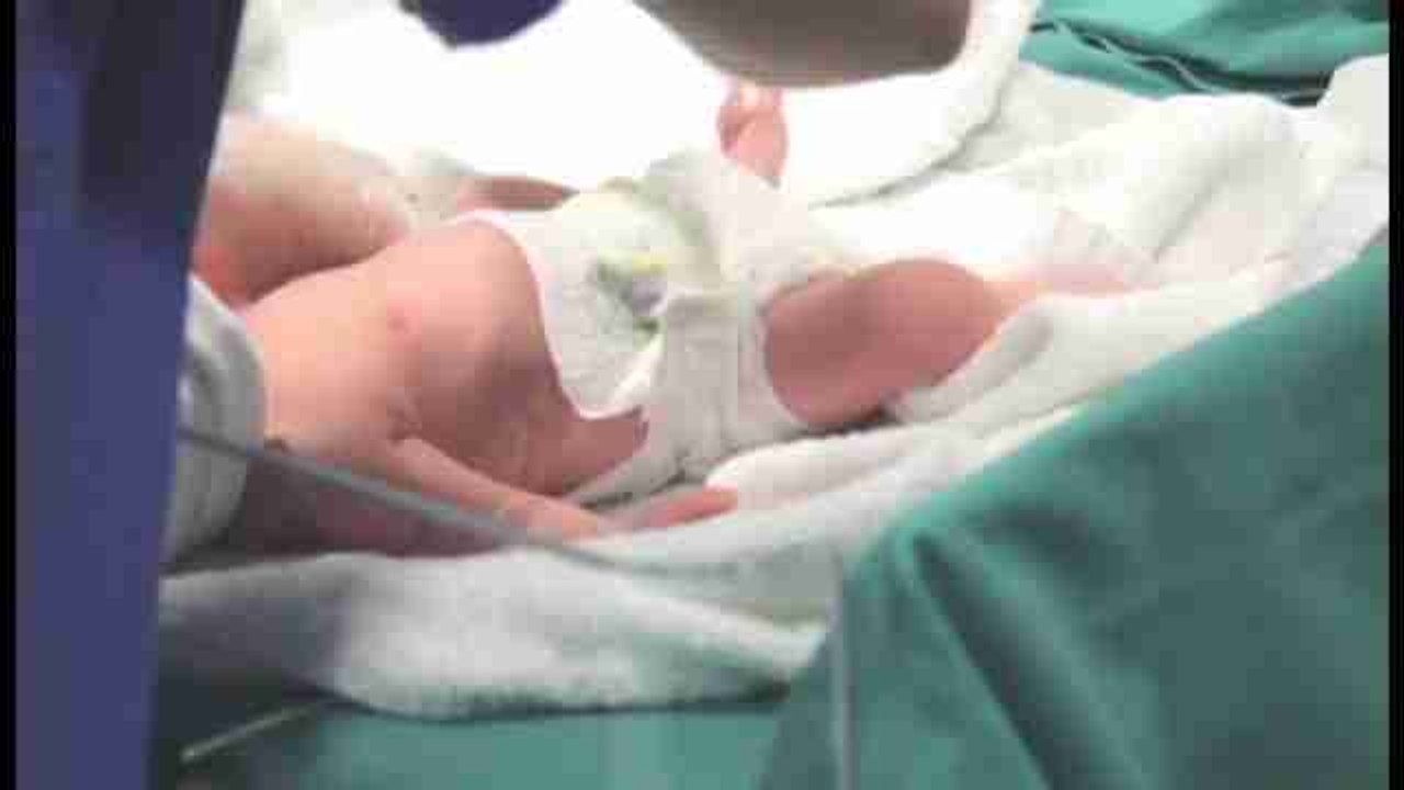 Una mujer da a luz a gemelos a los 64 años