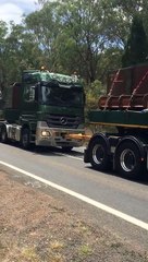 Six camions mobilisés pour transporter un convoi (vraiment) exceptionnel