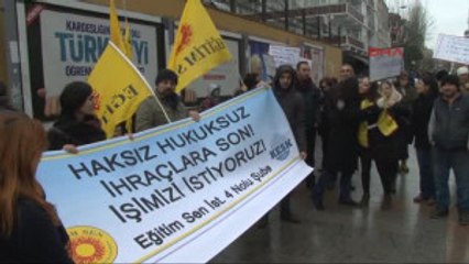 Ihraç Edilen Öğretmen Için Okul Önünde Destek Eylemi